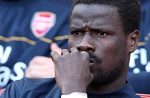 Images Dated 10th May 2009: Emmanuel Eboue's Struggle: Arsenal vs. Chelsea, 10/5/09 (4-1)