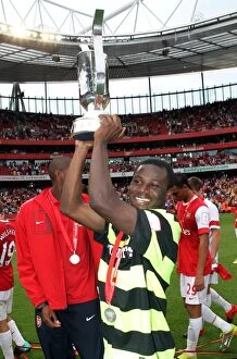 Emmanuel Frimpong (Arsenal) with the Emirates Trophy. Arsenal 3: 2 Celtic