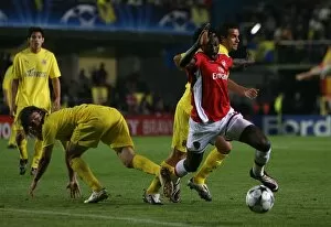 Images Dated 7th April 2009: Emmauel Adebayor (Arsenal) Gonzalo Rodriguez (Villarreal)