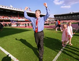 Arsenal V Leicester City Prints: FA Premiership Showdown: Arsenal vs Leicester City, May 15, 2004, Highbury Stadium, London