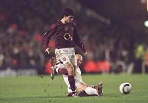 Images Dated 9th March 2006: Fabregas vs. Gravesen: The Battle of Highbury in the 2006 UEFA Champions League