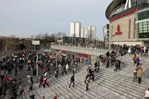 Arsenal v Newcastle United FC Cup 2007-8 Collection: Fans gather outsie the stadium before the match
