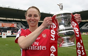 Images Dated 4th May 2009: Faye White (Arsenal Ladies) with the FA Cup Trophy