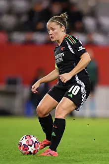 Bayern Munich Women V Arsenal Women 2024-25 Prints: FC Bayern München v Arsenal FC - UEFA Women's Champions League 2024/25 Group Stage MD1 FC Bayern Munchen v Arsenal