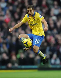 Flamini's Fierce Battle: Arsenal vs Manchester United, Premier League 2013-14 - Mathieu Flamini in Action