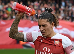 Images Dated 23rd September 2018: Focused Hector Bellerin: Arsenal's Defensive Fortress Against Everton