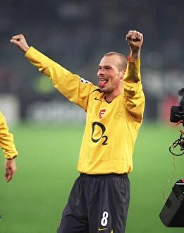 Juventus v Arsenal 2005-6 Collection: Freddie Ljungberg (Arsenal) celebrates at the final whistle