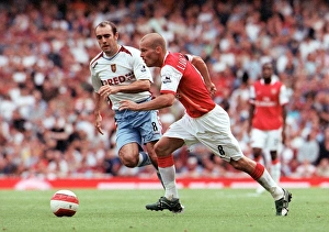 Arsenal v Aston Villa 2006-7 Collection: Freddie Ljungberg (Arsenal) Gavin McCann (Villa)