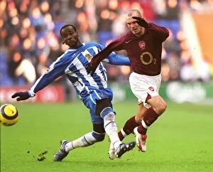 Images Dated 21st November 2005: Freddie Ljungberg (Arsenal) Pascal Chimbonda (Wigan)