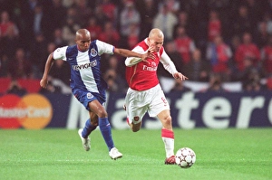 Porto v Arsenal 2006-07 Collection: Freddie Ljungberg (Arsenal) Paulo Assuncao (Porto)