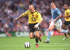 Freddie Ljungberg Scores Arsenal's First Goal Against Manchester City in FA Premiership (4/5/06)