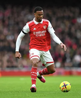 Gabriel Magalhaes in Action: Arsenal vs. Brentford, Premier League 2022-23