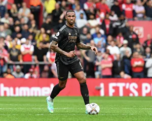 Gabriel Magalhaes in Action: Southampton vs. Arsenal, Premier League 2022-23