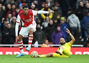 Gabriel Outmaneuvers Mbeumo: Arsenal vs. Brentford in Premier League Action - Arsenal's Gabriel Evades Rival Player