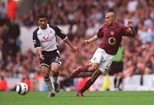 Images Dated 29th October 2005: Gael Clichy (Arsenal) Aaron Lennon (Tottenham)