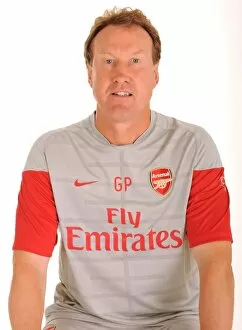 1st Team Player Images 2009-10 Collection: Gerry Payton (Arsenal goalkeeping coach)