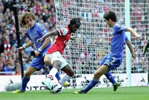 Images Dated 29th September 2012: Gervinho (Arsenal) David Luiz and Oscar (Chelsea). Arsenal 1: 2 Chelsea