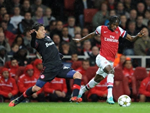 Gervinho (Arsenal) Pablo Contreras (Olympiacos). Arsenal 3:1 Olympiacos Gervinho (Arsenal) Pablo Contreras (Olympiacos). Arsenal 3:1 Olympiacos