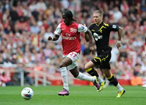 Arsenal V Bolton Wanderers 2011-12 Prints: Gervinho Dashes Past Bolton's Steinsson: Arsenal vs Bolton Wanderers