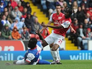 Images Dated 17th September 2011: Gervinho scores Arsenals 1st goal under pressure from Chris Samba (Blackburn)