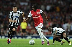Arsenal v Udinese 2011-12 Collection: Gervinho Surges Past Mauricio Isla: Arsenal's Thrilling UEFA Champions League Debut (2011-12)