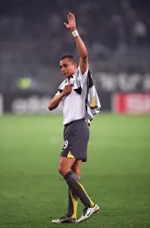 Juventus v Arsenal 2005-6 Collection: Gilberti (Arsenal) celebrates at the final whistle. Juventus 0: 0 Arsenal