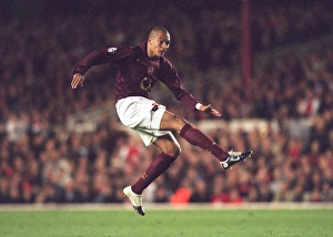 Arsenal v Villarreal 2005-6 Gallery: Gilberto (Arsenal). Arsenal 1: 0 Villarreal