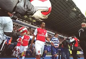 Reading v Arsenal Collection: Gilberto (Arsenal) enters the pitch for the start of the match