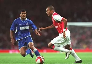 Images Dated 24th August 2006: Gilberto (Arsenal) Etto (Dinamo)