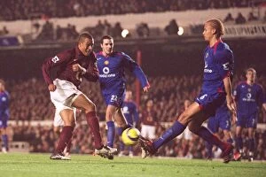 Images Dated 6th January 2006: Gilberto (Arsenal) Wes Brown (Man Utd). Arsenal 0: 0 Manchester United