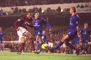 Arsenal v Manchester United 2005-6 Collection: Gilberto (Arsenal) Wes Brown (Man Utd). Arsenal 0: 0 Manchester United
