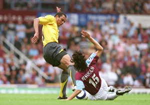 Gilberto (Arsenal) Yossi Benayoun (West Ham). West Ham United 0:0 Arsenal Gilberto (Arsenal) Yossi Benayoun (West Ham). West Ham United 0:0 Arsenal
