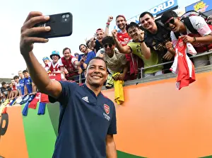 Gilberto Reunites with Arsenal Fans: A Special Moment before the Arsenal vs. Chelsea Florida Cup Showdown (2022-23)