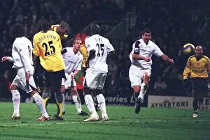 Images Dated 27th November 2006: Gilberto scores Arsenals goal