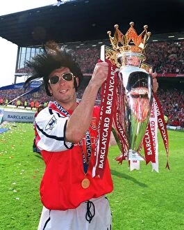 Gilles Grimandi with the F.A.Barclaycard Premiership Trophy