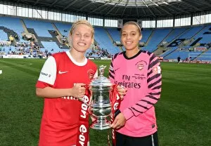 Gilly Flaherty and Rebecca Spencer (Arsenal) with the FA Cup Trophy. Arsenal Ladies 2