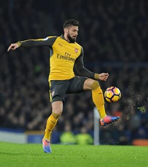 Images Dated 13th December 2016: Giroud in Action: Arsenal vs. Everton, Premier League 2016-17