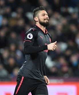 West Ham United v Arsenal 2017-18 Collection: Giroud in Action: West Ham United vs. Arsenal, Premier League 2017-18