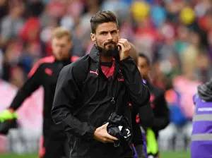Giroud on the Bench: Arsenal's Readiness for Stoke City Showdown (2017-18)