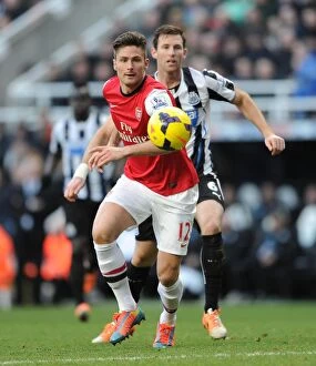Newcastle United Collection: Giroud Outruns Williamson: Thrilling Moment from Newcastle vs. Arsenal, Premier League 2013-14