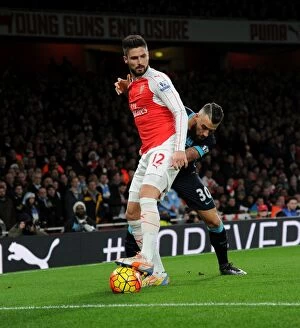 Arsenal v Manchester City 2015-16 Collection: Giroud vs Otamendi: A Battle of Streets at Emirates Stadium (2015-16) - Arsenal vs Manchester City
