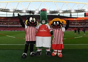 Arsenal v Brentford - Carabao Cup 2018-19 Gallery: Gunner with the Brentford mascots. Arsenal 3: 1 Brentford. Carabao Cup. 3rd Round