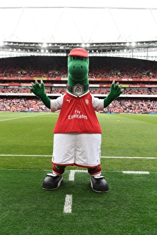 Gunneraurus at Emirates Cup: Arsenal vs. Sevilla, 2017-18