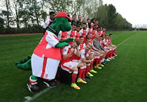 1st Team Photocall 2016-17 Prints: Gunnersaurus Meets New Arsenal Signing Shkodran Mustafi: 2016-17 First Team Squad Photocall