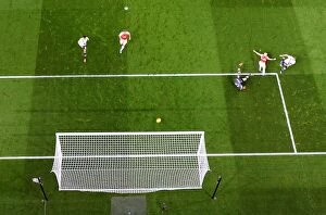 Images Dated 8th November 2015: Harry Kane's Dramatic Goal Against Arsenal Amidst Intense Defensive Pressure (2015-16)