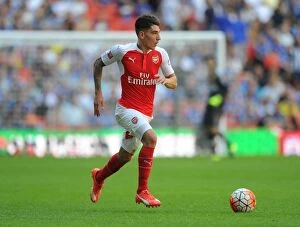 Arsenal v Chelsea - Community Shield 2015-16 Collection: Hector Bellerin in Action: Arsenal vs. Chelsea - FA Community Shield 2015-16