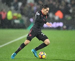 West Ham United v Arsenal 2017-18 Collection: Hector Bellerin in Action: West Ham United vs Arsenal (2017-18) - Premier League Showdown