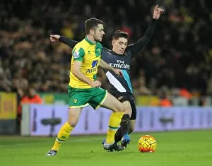 Norwich City v Arsenal 2015-16 Collection: Hector Bellerin (Arsenal) Robbie Brady (Norwich)