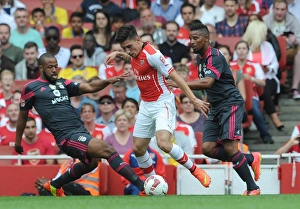 Hector Bellerin (Arsenal) Sidnei and Eliseu (Benfica). Arsenal 5:1 Benfica Hector Bellerin (Arsenal) Sidnei and Eliseu (Benfica). Arsenal 5:1 Benfica