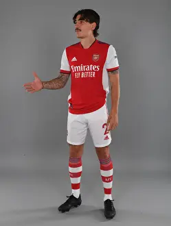 Hector Bellerin Gears Up for Arsenal's 2021-22 Season at London Colney Training Ground